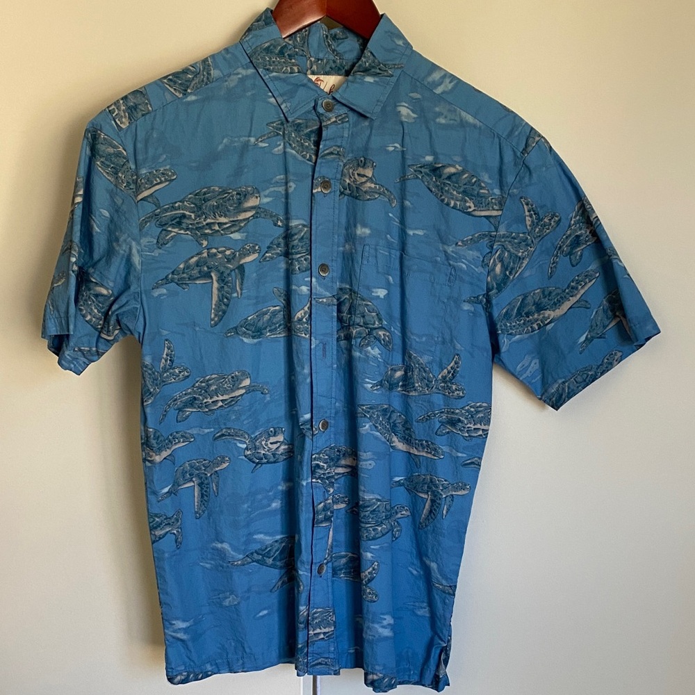 Kayaks Ocean Blue Men's Casual Shirt with Turtle Print